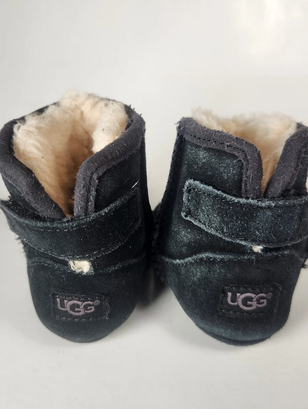 UGG Toddler Classic Mini Bootie Size 2/3 EU 18 Black Suede Sheepskin Lined Shoe